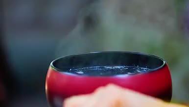 紫砂壶开壶第二道工序甘蔗退火煮壶高清视频视频的预览图